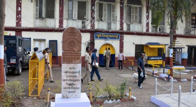 धुळे जेल मधून फरार आरोपी पोलिसांच्या जाळ्यात
