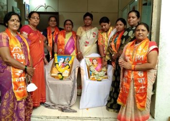 शिवसेना महिला आघाडीतर्फे जिजामाता यांना अभिवादन