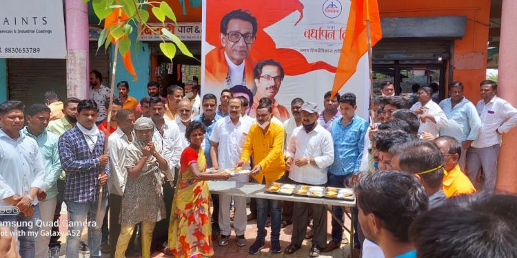 शिवसेना वर्धापन दिनानिमित्त वृक्षारोपण व अन्नदान