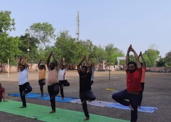 ठोंबरे विद्यालयात योगदिन उत्साहात साजरा