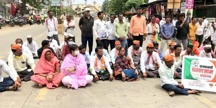 भाजपातर्फे अमळनेरात चक्काजाम आंदोलन