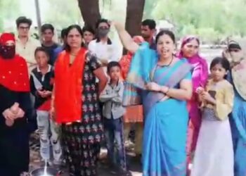 मेहरूण परिसरात गॅस व इंधन दरवाढी विरोधात आंदोलन