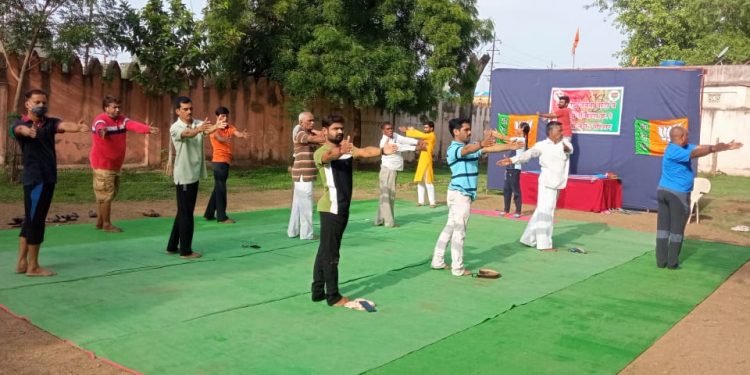 शिवाजी नगरात योगदिन साजरा