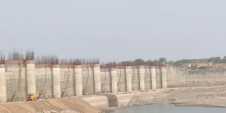 आमदार शिरीषदादा चौधरी यांच्या प्रयत्नांतून शेळगांव बँरेजसाठी १४० कोटींचा निधी मंजूर