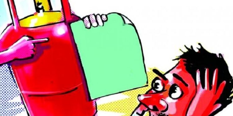 एल.पी.जी गॅस सिलेंडरचा भडका…