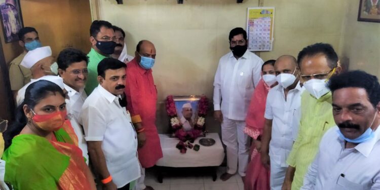 एकनाथ शिंदे यांनी केले सोनवणे कुटुंबियांचे सांत्वन