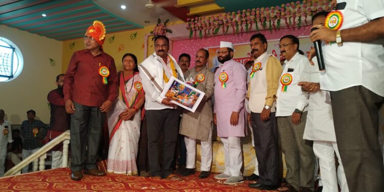 धुळे तेली समाज भवनाकरिता दिली एक एकर जागा विनामुल्य