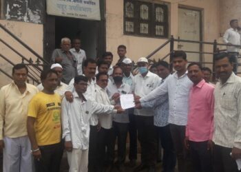 पहूर येथे वीज पुरवठा सुरळीत करा – ग्रामस्थांचे निवेदन