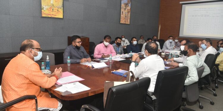 पाणीपुरवठा योजना, नळ जोडण्यांच्या कामांना गती द्यावी – गुलाबराव पाटील