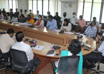 धुळ्यात जिल्हाधिकाऱ्यांची कोरोन विषाणू आढावा बैठक