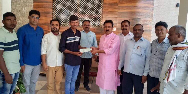 स्पर्धेत टिकण्यासाठी विद्यार्थ्यांनी मेहनत करणे आवश्यक – माजीमंत्री डॉ सतीश पाटील