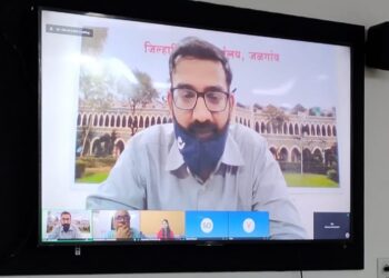कीटकनाशक दुष्परिणाम संदर्भात आरोग्य यंत्रणेने सजग रहावे – जिल्हाधिकारी अभिजित राऊत
