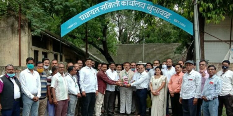 भुसावळात सहकार गटाचे अध्यक्ष उदय पाटील यांचा सत्कार