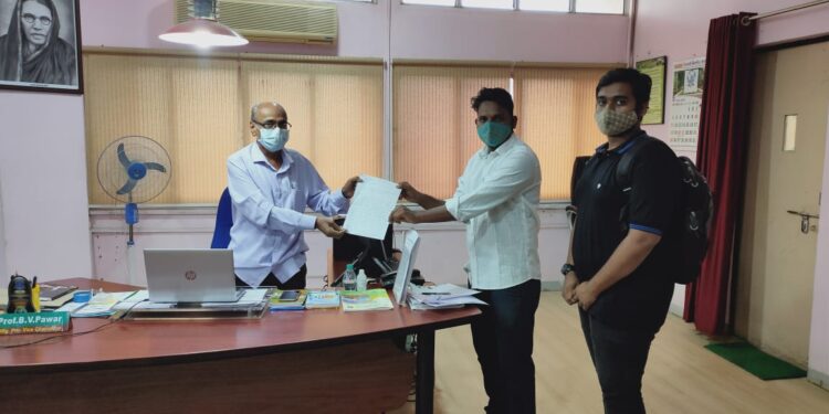 तांत्रिक कारणांमुळे वंचित परीक्षार्थींची जळगावच्या विद्यापीठाकडे धाव