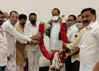 अजित पवार यांचा जिल्हा मजूर फेडरेशन तर्फे सत्कार