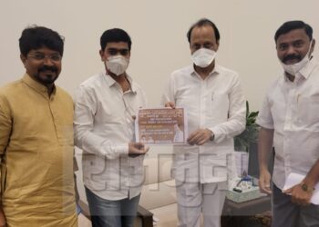 ‘ती’ लक्षवेधी जाहिरात बघून ‘अजितदादा’ ही भारावले..