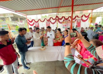 अभिषेक पाटील फाऊंडेशनतर्फे आयुष्यमान भारत कार्डचे वाटप