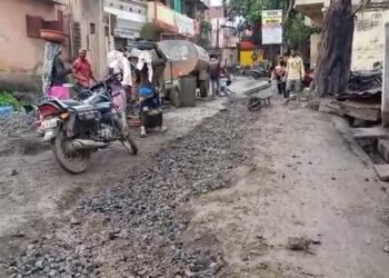 शहरातील रस्त्याच्या डागडुजीस प्रारंभ