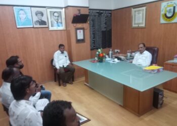 शहरातील रस्त्यांबाबत पालिकेत राष्ट्रवादीची आयुक्तांसोबत चर्चा