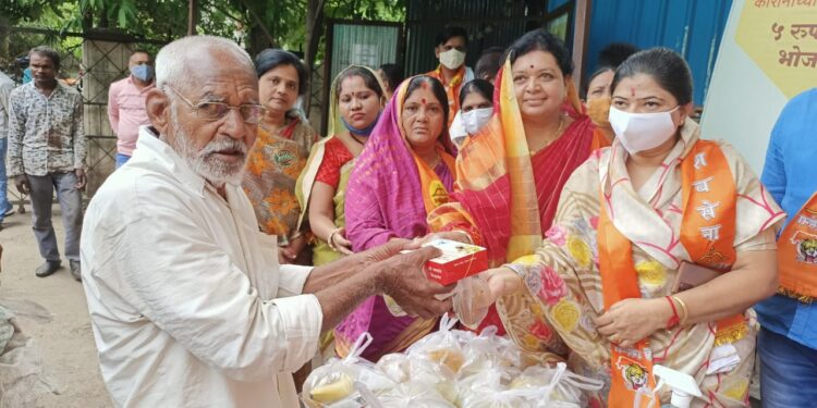 पाचोरा शिवसेनेचे सामाजिक दातृत्व ; उद्धव ठाकरे यांचा वाढदिवसाचे औचित्य
