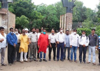 कर्मवीर दादासाहेब गायकवाड नामांतर कृती समिती तर्फे जिल्हाधिकारी कार्यालयासमोर निदर्शने