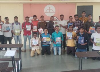 डॉ हर्षल माने यांचा अनोखा उपक्रम ; स्पर्धा परीक्षाचा आभ्यास करणाऱ्या विद्यार्थ्यांना मोफत पुस्तके