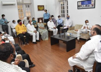 गट बाजी सोडा ; जळगाव जिल्ह्यातील रखडलेल्या प्रकल्पाना गती  द्या – उपमुख्यमंत्री अजित पवार