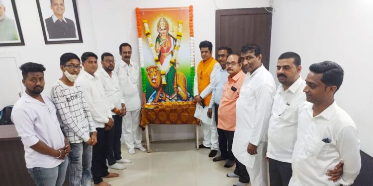 आ. गिरीश महाजन परिवार तर्फे स्वातंत्र्य दिन साजरा