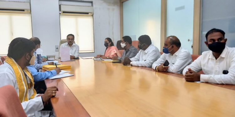 मुक्ताईनगर विधानसभा मतदारसंघातील उपसा सिंचन योजनांची आढावा बैठक संपन्न