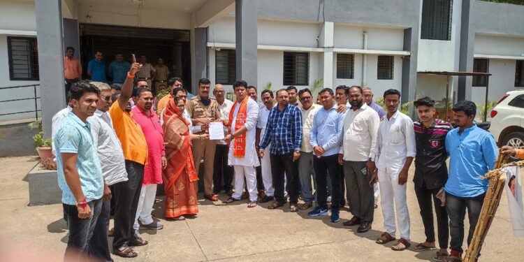 नारायण राणे यांच्यावर गुन्हा दाखल करा ; जिल्हाप्रमुख डॉ हर्षल माने यांच्यासह शिवसैनिकांची मागणी