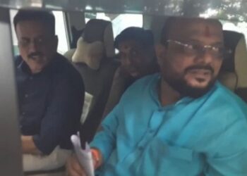 गुलाबराव पाटील थेट गिरीश महाजनांच्या घरी ; भेटीनंतर तर्कवितर्कांना उधाण