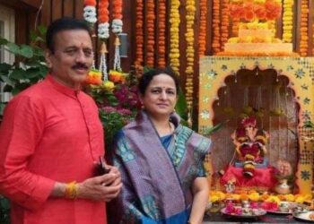 गिरीश महाजन यांच्या जामनेरातील निवासस्थानी गणरायाचे आगमन, साध्या पद्धतीनं गणेशाची स्थापना !