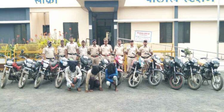 साक्रीत चोरट्यांकडून चार लाख 50 हजारांच्या दुचाकी जप्त