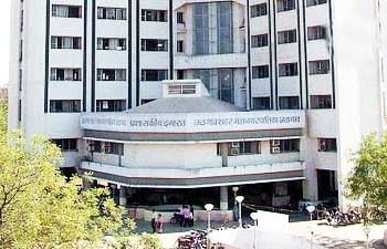 कामचुकार ठेकेदार काळया यादीत, महापौरांचे आदेश