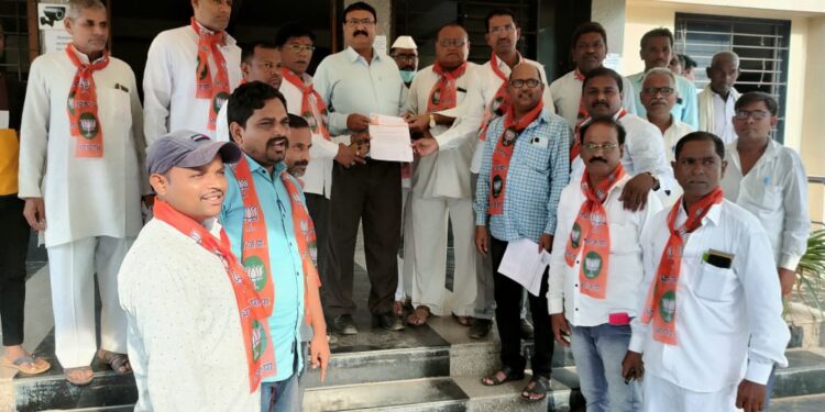 शेतकऱ्यांना नुकसान भरपाई दयावी – भाजप किसान मोर्च्याची मागणी