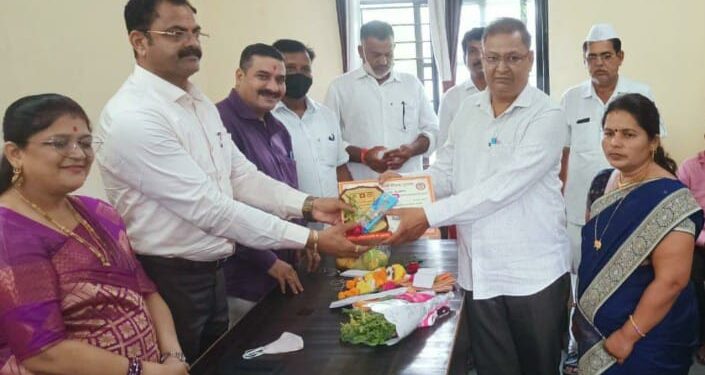 प्रभाकर सुकलाल सिनकर (सर) यांना तालुकास्तरीय आदर्श क्रियाशील शिक्षक पुरस्कार प्रदान ..