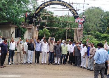 डॉ. बाबासाहेब आंबेडकर सांस्कृतिक केंद्र उध्वस्त करणाऱ्या नागपूर महानगरपालिकेचा जळगावात निषेध