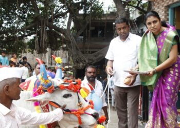 शेतकर्‍याची हतबलता कमी कर ; कोरोना रुपी संकटातून मुक्त कर : महापौरांचे साकडे