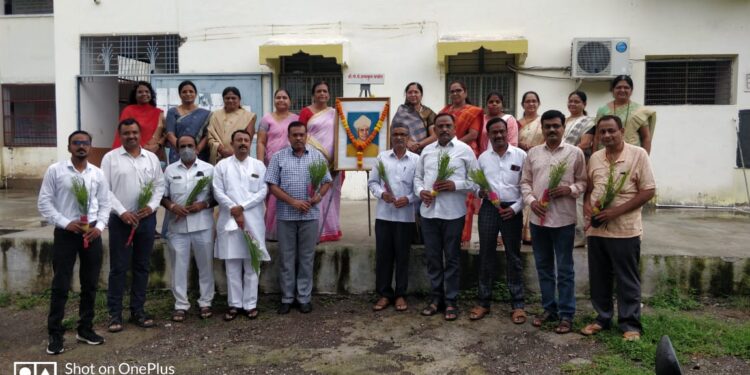 पाचोरा तालुका राष्ट्रवादी काँग्रेस महिला आघाडी तर्फे शिक्षक दिनानिमित्त शिक्षकांचा गौरव..