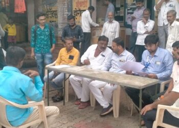 ‘माझे मतदान माझे अधिकार’ अभियानाअंतर्गत पाळधी येथे शिवसेनेच्यावतीने नवीन मतदार नोंदणी सुरू