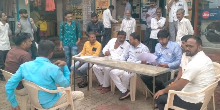 ‘माझे मतदान माझे अधिकार’ अभियानाअंतर्गत पाळधी येथे शिवसेनेच्यावतीने नवीन मतदार नोंदणी सुरू