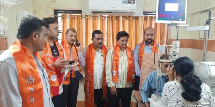 शिवसेना व मांगीलालजी नेत्रपेढी यांच्या संयुक्त विद्यमाने नेत्र तपासणी शिबिर संपन्न