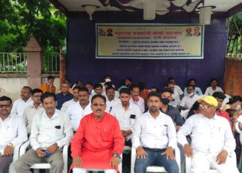 लोकप्रतिनिधींच्या घरासमोर घंटानाद आंदोलन करण्याचा कोरोना योद्धयांचा इशारा