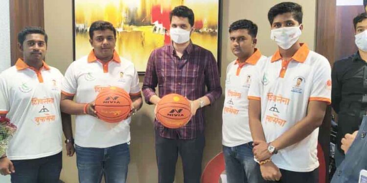 वरूण सरदेसाई यांच्या वाढदिवसानिमित्त बास्केटबॉल स्पर्धा