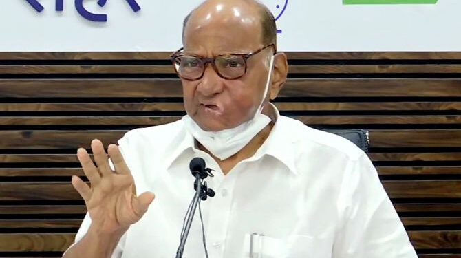 फडणवीसांची टीका ; जाणून घ्या शरद पवारांचा मुख्यमंत्री पदाचा कार्यकाळ …