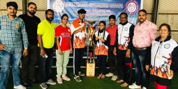 जळगावच्या भावंडांनी आंतरराष्ट्रीय योगा स्पर्धेत चमकदार कामगिरी करत पटकावली सुवर्णपदके!