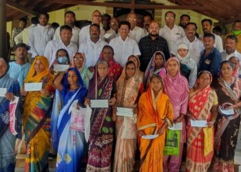 राष्ट्रीय कुटूंब लाभ योजनेतंर्गत पालकमंत्री गुलाबराव पाटील यांच्या हस्ते 20 लाभार्थ्यांना धनादेशाचे वाटप