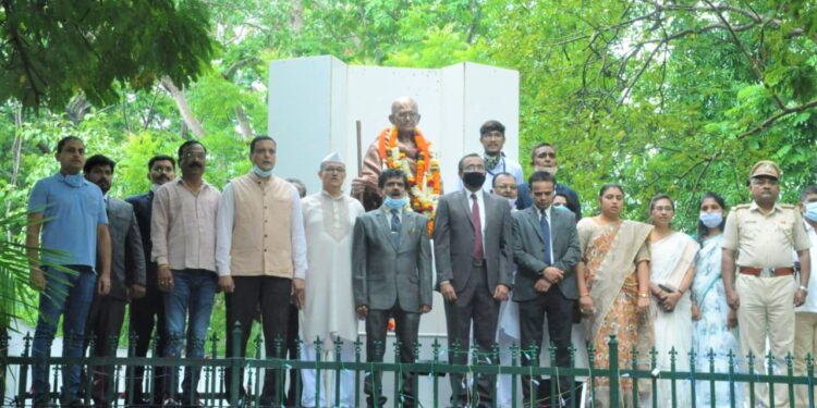 लालबहादूर शास्त्री, म. गांधींना जयंतीनिमित्त अभिवादन ; जळगावात विविध उपक्रमांचे आयोजन