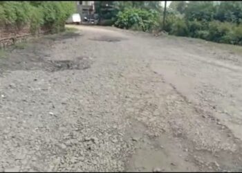 प्रिंप्राळ्यातील रस्ते जीवघेणे ; नाही सिमेंटचे तर मातीचे रस्ते तरी द्या.; नागरिक बेहाल