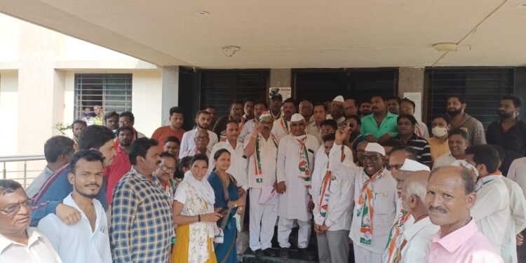 रावेरला किसान मोर्चातर्फे तहसीलदारांना निवेदन